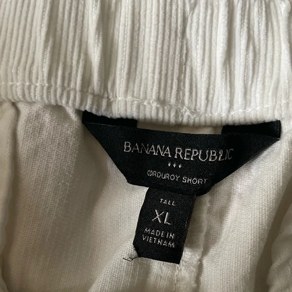 Size XL TALL Banana Republic white corduroy shorts